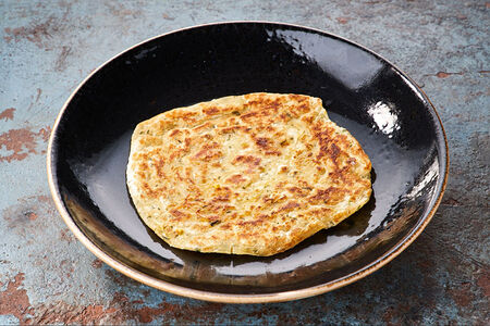 Saag. Роти с соусом. Thin tortillas sprinkled with sugar. Роти блюдо. Нони чапати таджикский.
