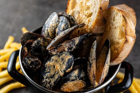 Мидии в соусе том ям