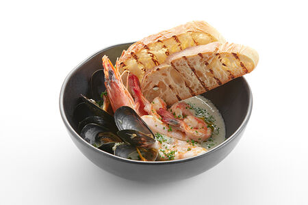 1/2 Соте из морепродуктов в трюфельном соусе