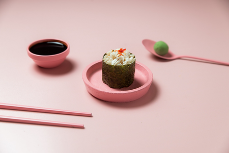 Острый гункан с крабом