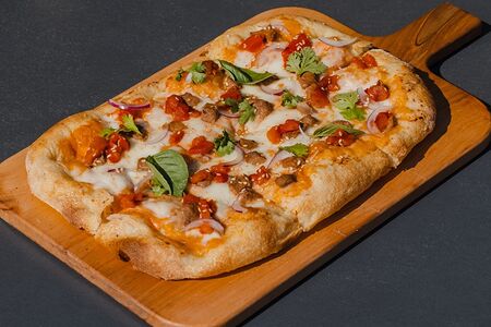 Пицца Говядина, печеный перец и соус Кимчи