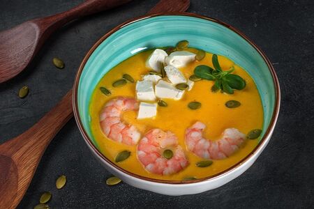 Тыквенный крем-суп с креветками