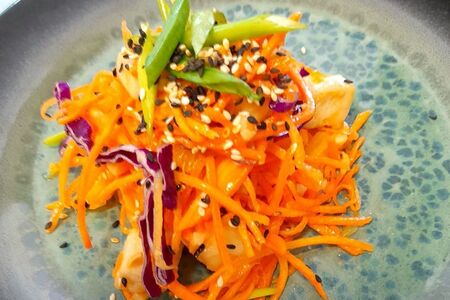 Салат с тофу и овощами