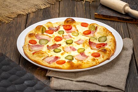 С беконом и соусом Цезарь