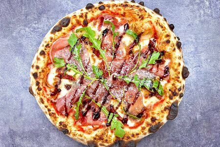 Прошутто, руккола, вяленые томаты