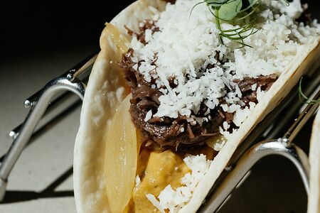 Тако с рваной говядиной