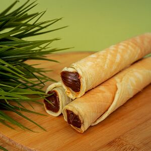 Вафельная трубочка с вареной сгущенкой