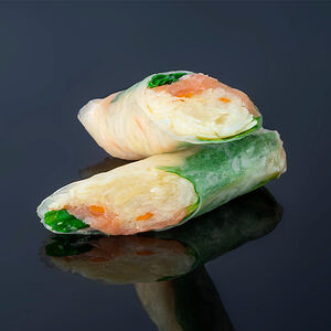 Սփրինգ ռոլլ ծխեցված սաղմոնով