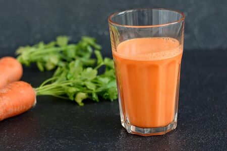 Морковный свежевыжатый сок