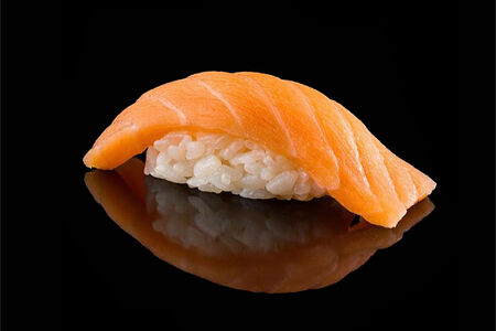 Суши с лососем