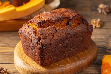 Тыквенный хлеб с грецким орехом