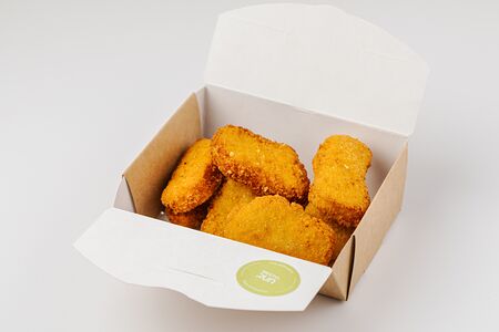 Наггетсы, картошка фри и напиток