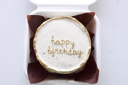 Бенто-торт c золотой надписью Happy Birthday