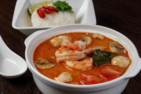 Суп Том-ям с тигровыми креветками