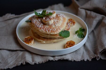 Панкейки с банановой сгущенкой