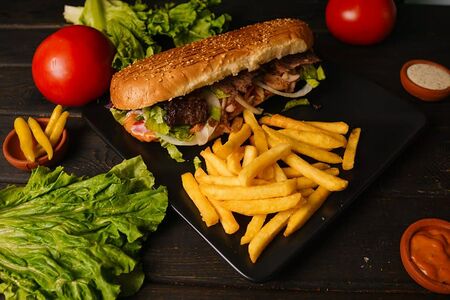 Донер в багете говяжий