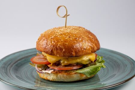 Бургер с телятиной