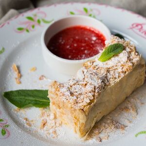 Домашний наполеон с клубничным муссом