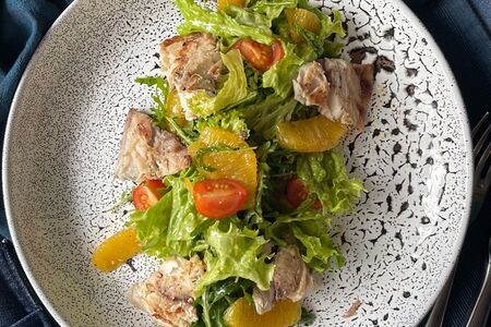 Салат из скумбрии с апельсином