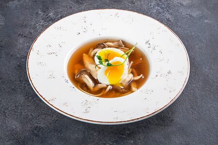 Куриное консоме с удоном