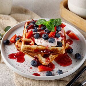 Вафля с маскарпоне и ягодами