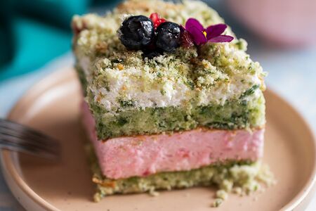 Пирожное Дакуаз фисташковый