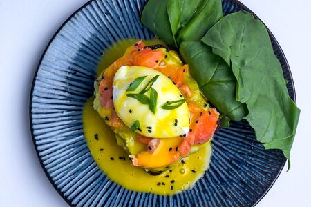 Бенедикт с красной рыбой