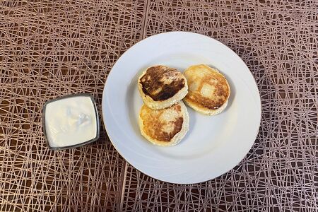 Сырники со сметаной