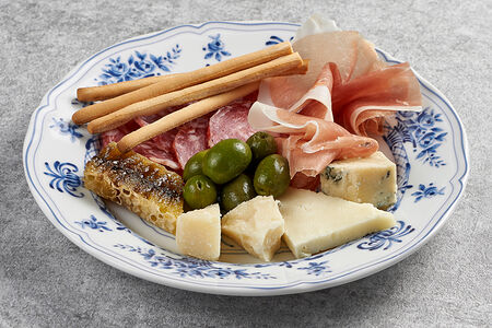 Маленькая порция Antipasto formaggio