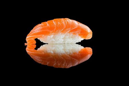 Суши лосось