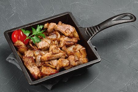 Свинина, жаренная в сковородке