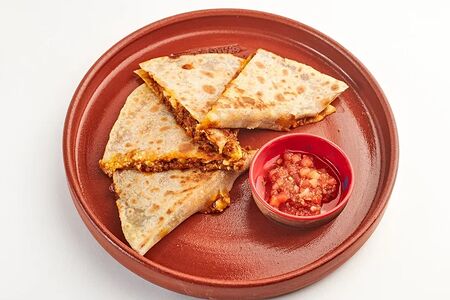 Кесадилия чили кон карне