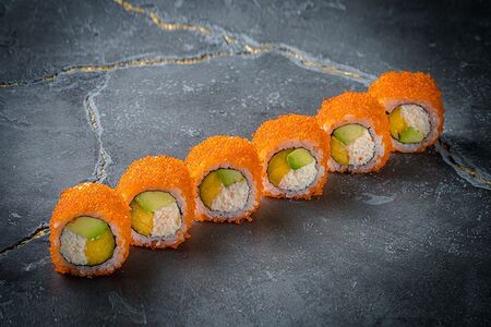 Ролл Калифорния с манго