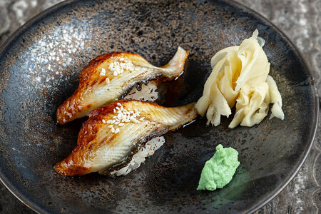 Суши с угрем