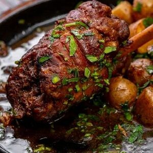 Cвинoй рябчик томленый в темном пиве. На гарнир - картофель Бэйби