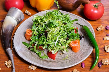 Салат с лососем