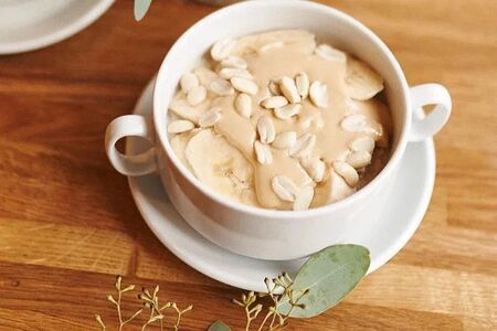 Каша овсяная с арахисовой пастой
