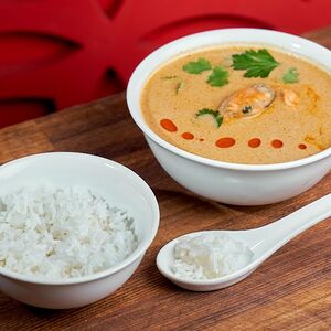 Том ям с морепродуктами