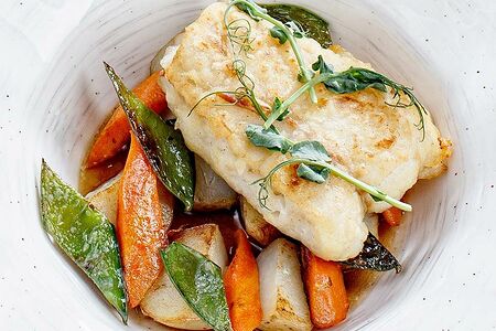 Треска с овощами и устричным соусом