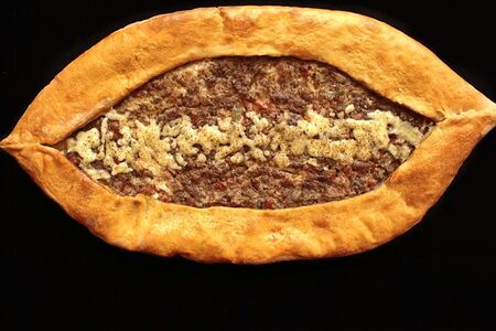 Пиде по-турецки с телятиной