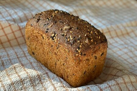 Хлеб пшеничный с отрубями и семечками (на закваске)
