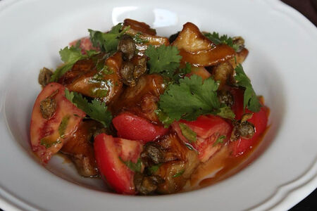 Теплый салат с баклажанами