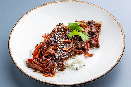 Вок с рисом и говядиной терияки