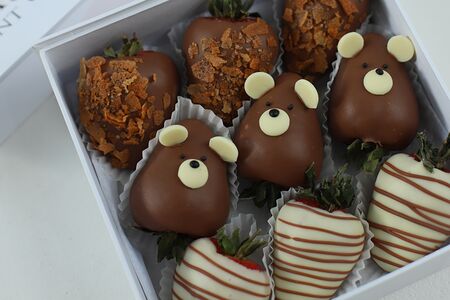 Клубника в шоколаде - Мишутка