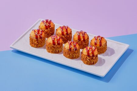 Запеченный ролл с куриными стрипсами и беконом