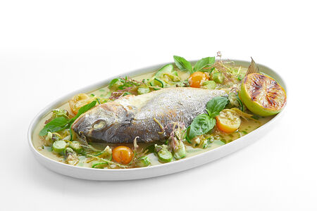 Подкопченая дорада со спаржей и цукини