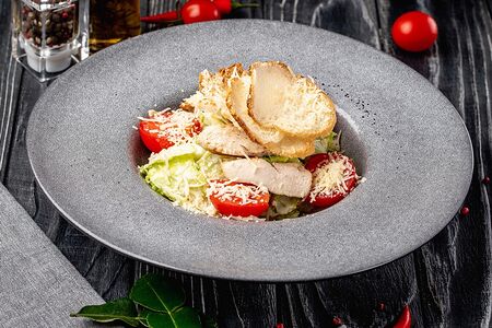 Салат Цезарь с цыплёнком