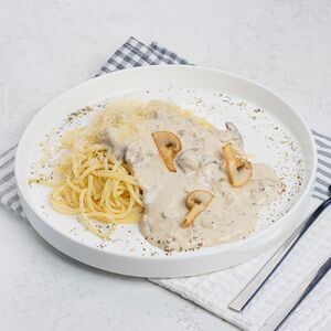 Спагетти с курицей и грибами