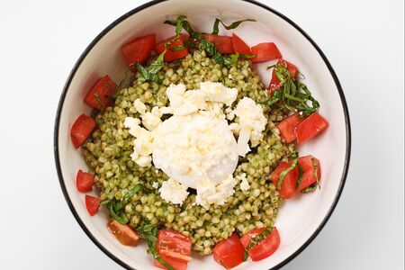 Зеленая гречка с яйцом пашот