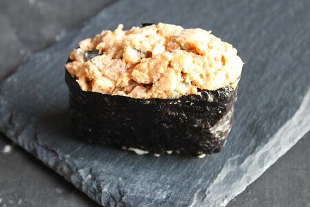 Гункан с угрём